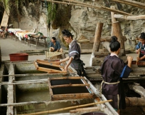 黃果樹、梵凈山、西江千戶苗寨、鎮(zhèn)遠(yuǎn)古城、荔波小七孔6日游